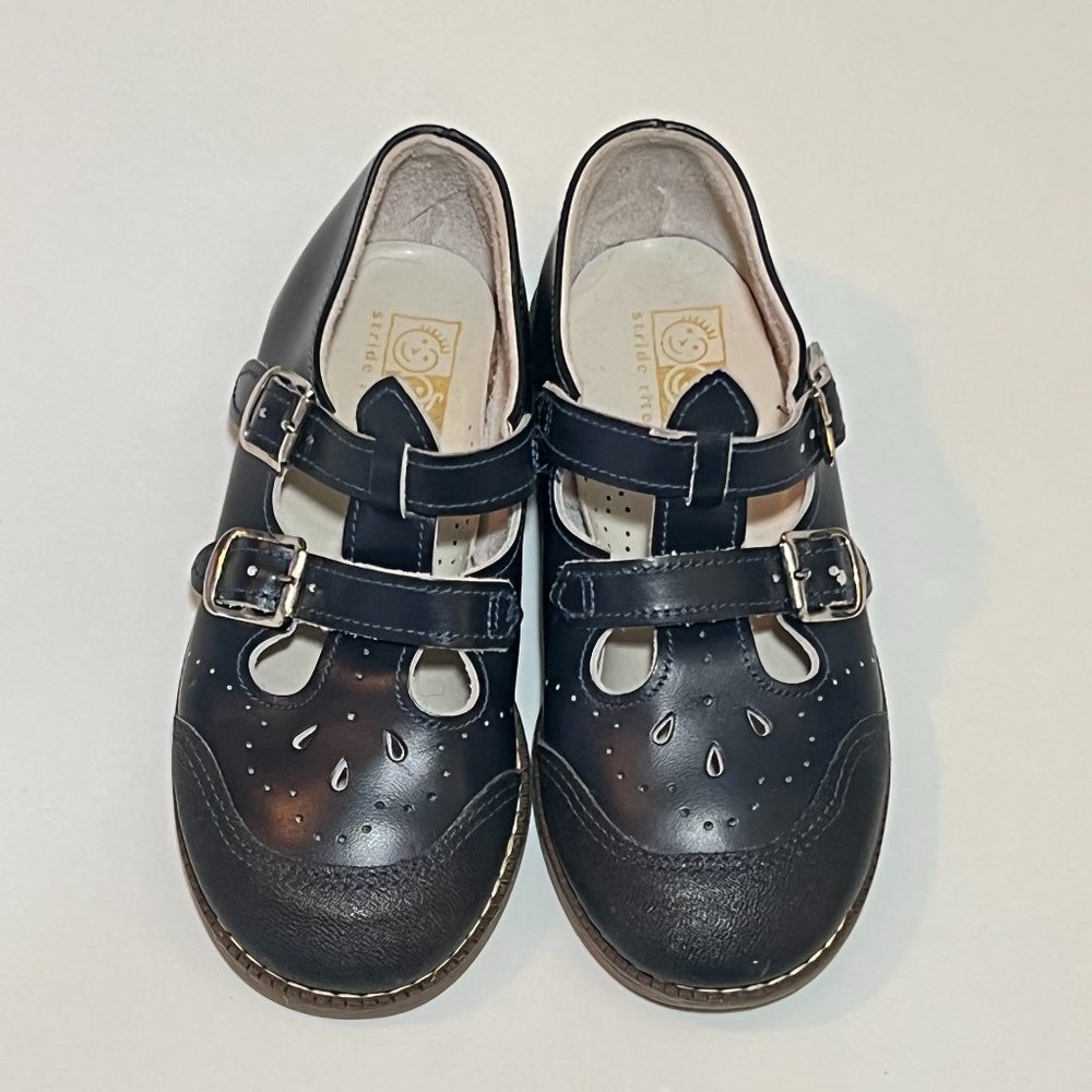 Stride Rite little girls navy blue leather dress shoes. Size 9
